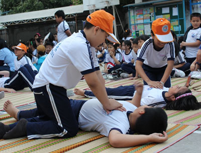First-aid training for pupils and teachers