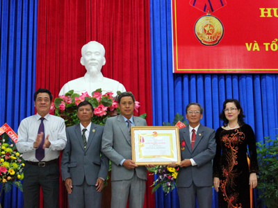 Khanh Hoa Farmers' Association receives first - class labor medal