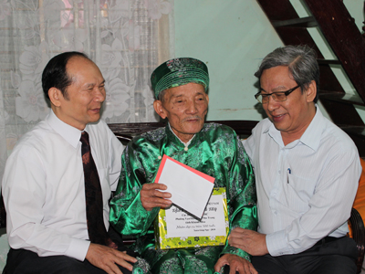 100-year-olds receive gifts