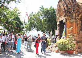 Free entrance to Ponagar Temple on Tet occasion