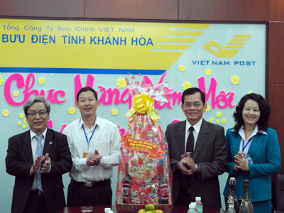 Khanh Hoa leader's New Year visit to Khanh Hoa Post Office, Navy 87 Hospital, Khanh Hoa General Hospital