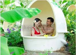 Promotions for mud bath on Women's Day occasion