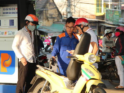 Petrol rises by VND180/liter