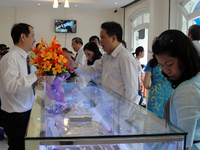 A SJC jewelry store opens at Vien Dong Hotel