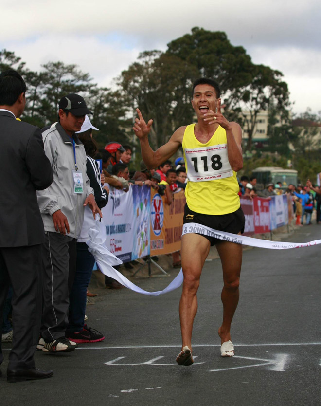 Khanh Hoa wins 10th consecutive championship for whole team