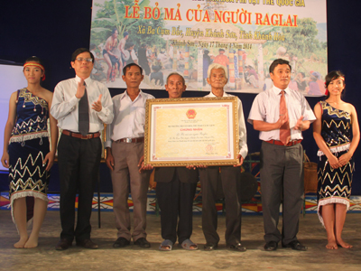 The Raglai's leaving tomb ceremony recognized as national intangible cultural heritage