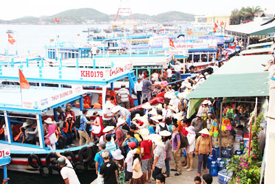 Numerous interesting activities for tourists on Liberation Day and May Day holiday