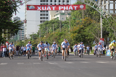 Sanest Tourist wins at Nha Trang City couple's cycling race