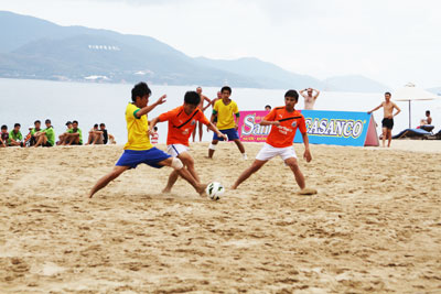 Beach football tournament in Khanh Hoa Province: being well maintained