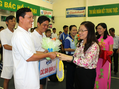 100 athletes compete at sports festival for officials and officers 2014