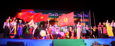 Musical show celebrating President Ho Chi Minh's 124th birthday