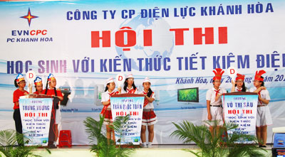 Students with knowledge about electricity saving