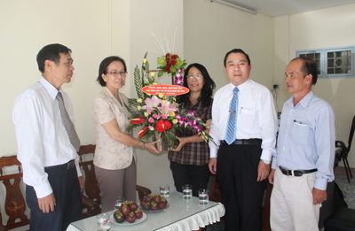 Khanh Hoa leaders visit press agencies