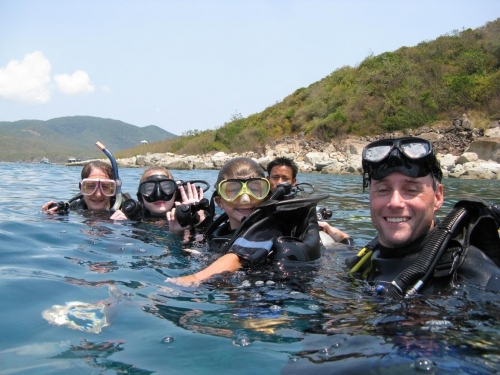 Foreign tourists diving in Nha Trang.