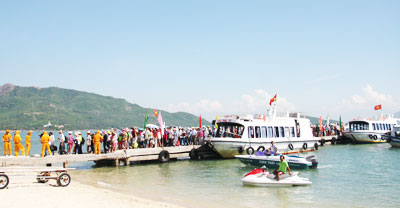 Tourists taking tours to islands