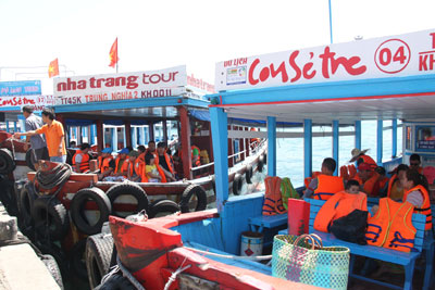 All boats equipped life-jackets for passengers.