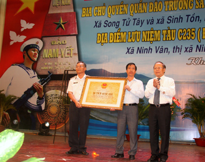 Khanh Hoa receives recognition certificate of national historical relics for Truong Sa sovereignty steles and memorial site for C235 Ship