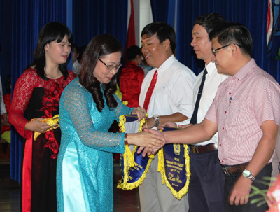 400 people join public arts festival 2014 of Khanh Hoa Official Trade Union