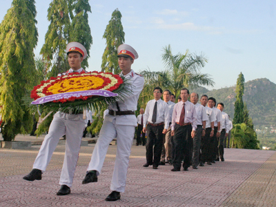 Thurification at Hon Dung Martyr Cemetery and Tram Huong Tower shrine