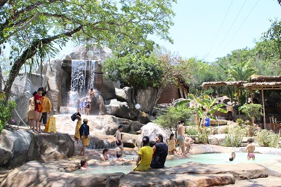 Tourists at I-Resort.