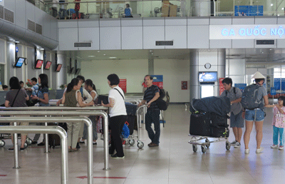 Passengers at Cam Ranh International Airport