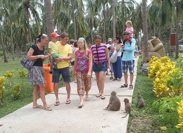 The number of Russian tourists to Khanh Hoa Province has risen sharply in re.cent years