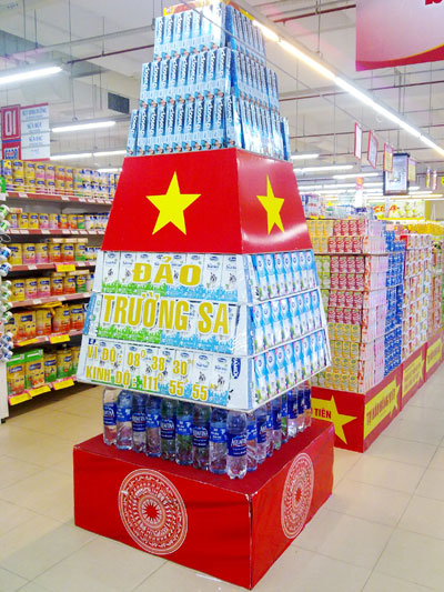 Spratly landmark model built from Vietnamese products at Co.opmart