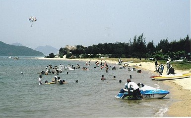 Beach at Hoa Lan Stream tourist site