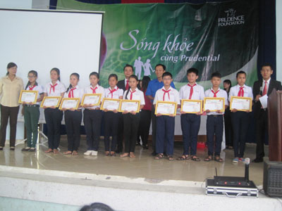 Prudential Vietnam offers scholarships to 20 students