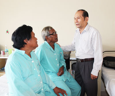 Free ocular surgery for 43 old people