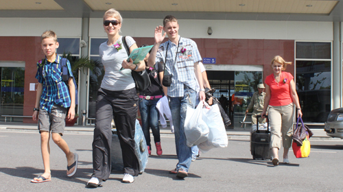 Foreign arrivals to Vietnam rises by 8% year-on-year