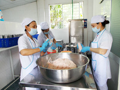 Producting sanitary pork rolls