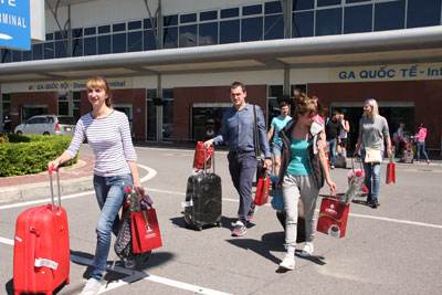 Russian tourists at Cam Ranh International Airport