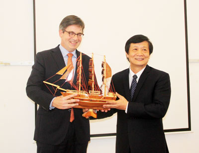 Dutch General Consul visits Khanh Hoa