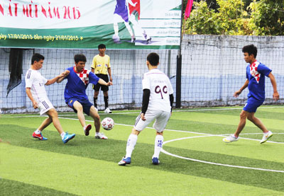 Nearly 200 players join mini football open tournament of Thai Binh Duong University