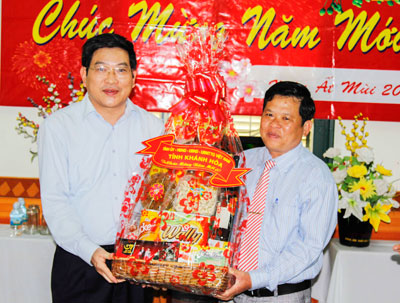 Nguyen Duy Bac, Khanh Hoa People's Committee Deputy Chairman pays New Year visit to social welfare beneficiaries