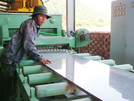 Producing granite in Van Ninh District