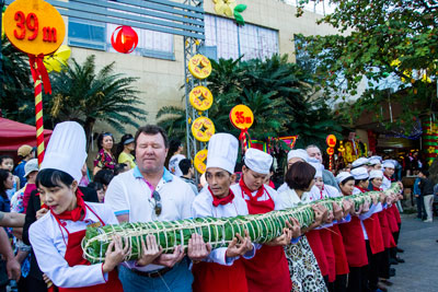 40-meter-long Tet cake for Lunar New Year celebration
