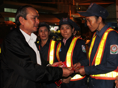 Monetary gifts given to staff on duty