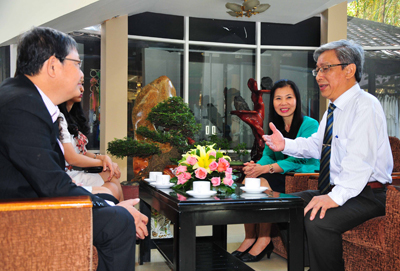 Provincial leader pays New Year visit