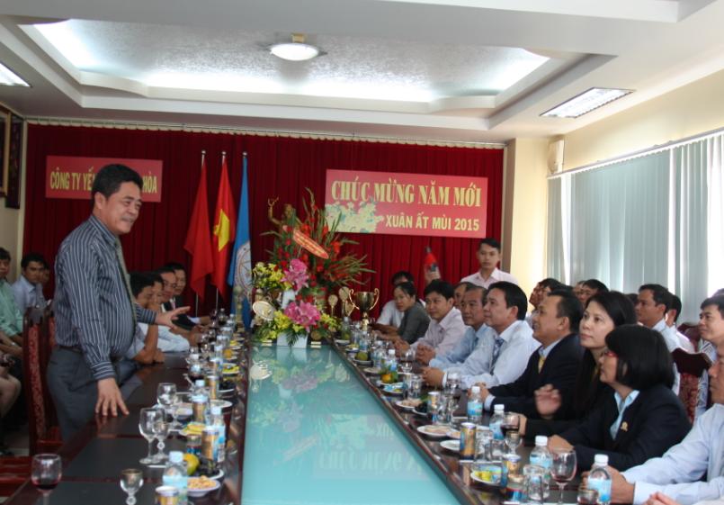 Provincial leader pays New Year visit to local agencies