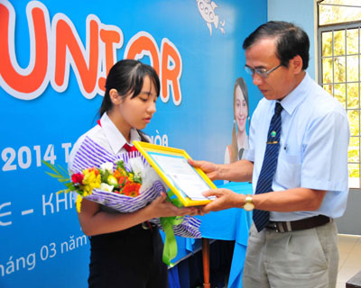 13 prize-winners at 2014 TOEFL Junior Challenge