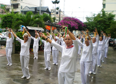 Ebullient activities for the elderly in Khanh Hoa