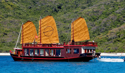 Exploring Nha Trang Bay by 5-star boat