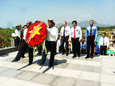 Thurification at Vietnamese – Russian Friendship Memorial