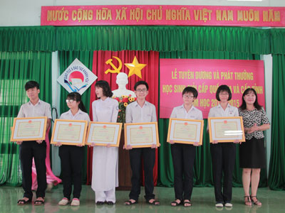 Award ceremony for prize-winners in Excellent Student Contests