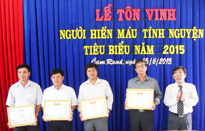 Blood donors honored in Cam Ranh