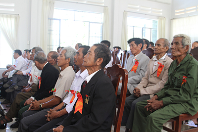 Raglai’s representatives take part in the event.