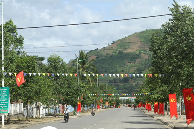 Solid road in Khanh Son.