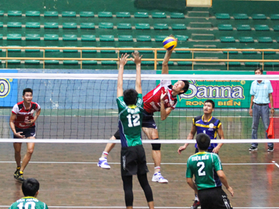 Sanest Khanh Hoa playing against Duc Long Gia Lai.